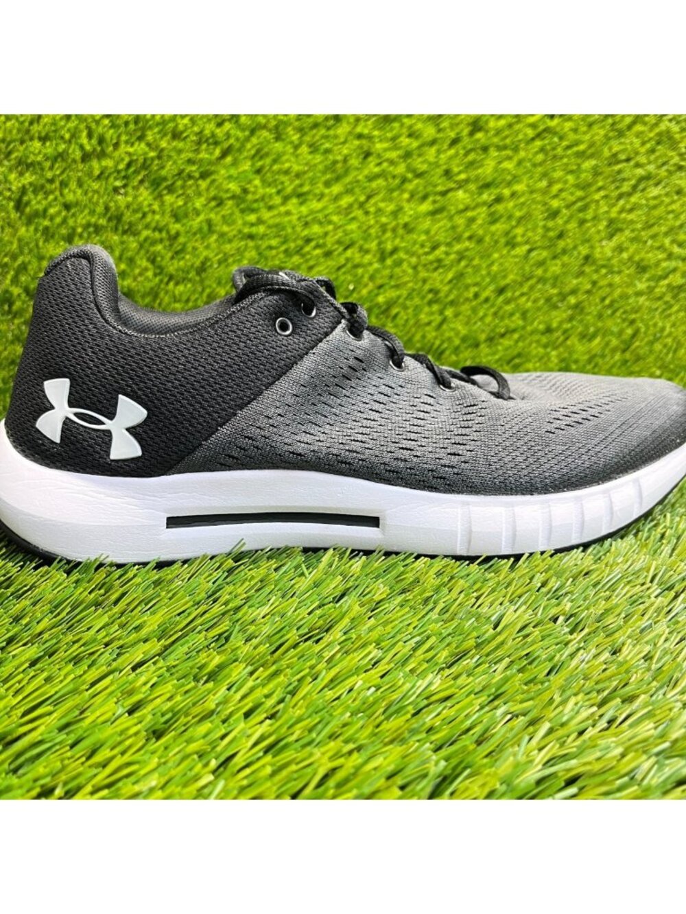 Under Armour Micro G Pursuit Mens Size 9.5 Gray Black Running Shoes‎ Sneakers